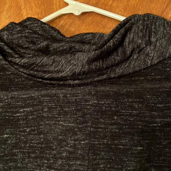 Like new Gap cowl neck black long sleeve top - Picture 11 of 12